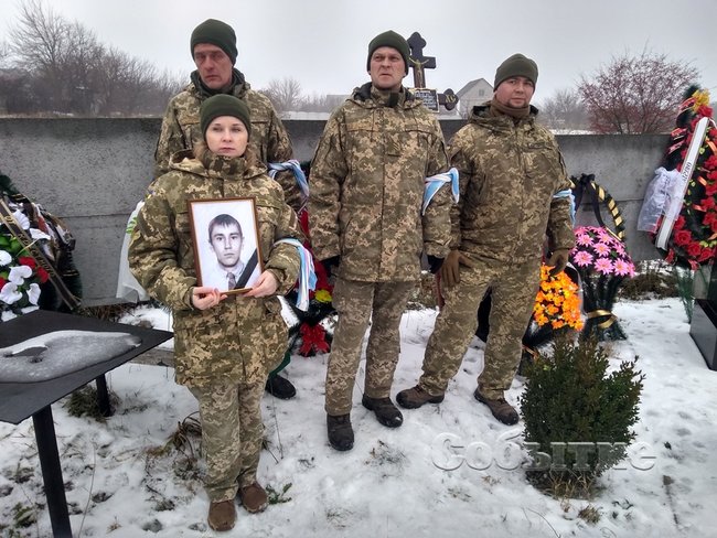 С погибшим на Донбассе воином 92-й ОМБр Александром Иванишко простились в Каменском 07 С погибшим на Донбассе воином 92-й ОМБр Александром Иванишко простились в Каменском 07