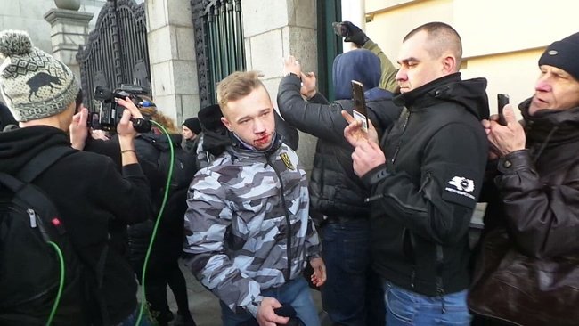 Андрій Білецький про сутички під Радою: Чергова сволота при владі, яка використовує поліцію, міністерство як своїх цепних собак 03