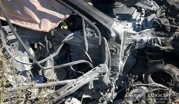 Окупанти вдарили по цивільному авто у Сподобівці на Харківщині: госпіталізовано трьох людей. ФОТО
