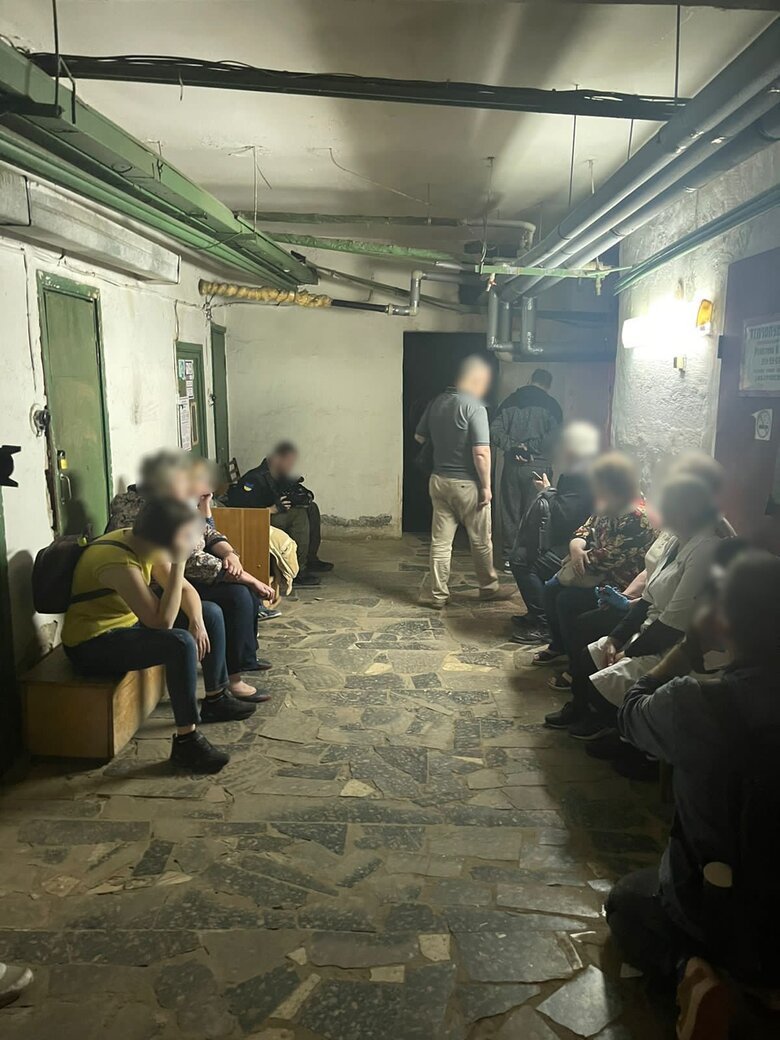 У столичній поліклініці, де не відкрили укриття під час тривоги, тривають слідчі дії, - прокуратура 03
