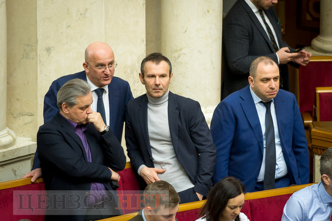 Обнимающая Потураева Янченко, слуга народа Салийчук просит помощника составлять базу обещаний, Галайчуку советуют отменить корпоратив, - день работы ВР 18 декабря 05