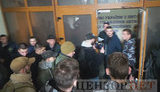 "Нацкорпус" пришел в Нацагентство по возвращению активов из-за "вертолетной площадки Януковича". ВИДЕО+ФОТО