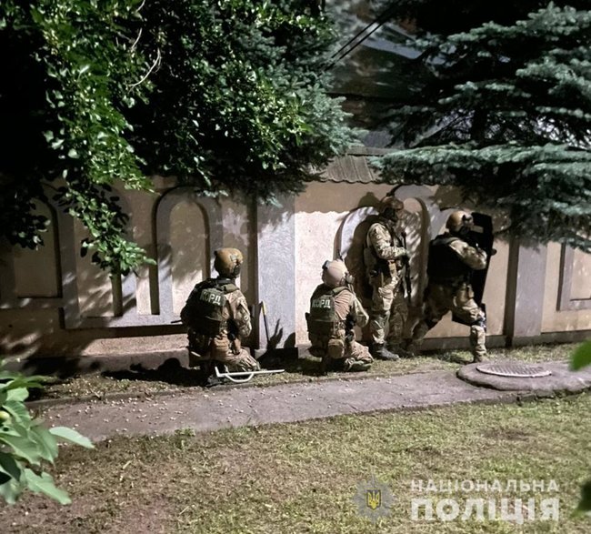 Полиция 13 часов вела переговоры с мужчиной, убившим домработницу 02