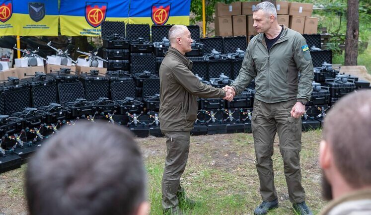 Ще дві бригади отримали допомогу від киян - 2400 БпЛА та вантажівки, - Кличко. ФОТО