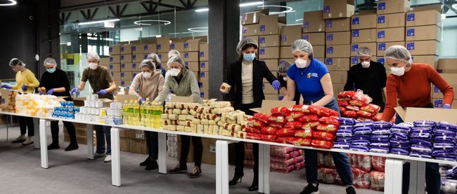 3 тисячі продуктових наборів від Фонду Порошенка відправлено пенсіонерам і людям з інвалідністю по всій Україні 01