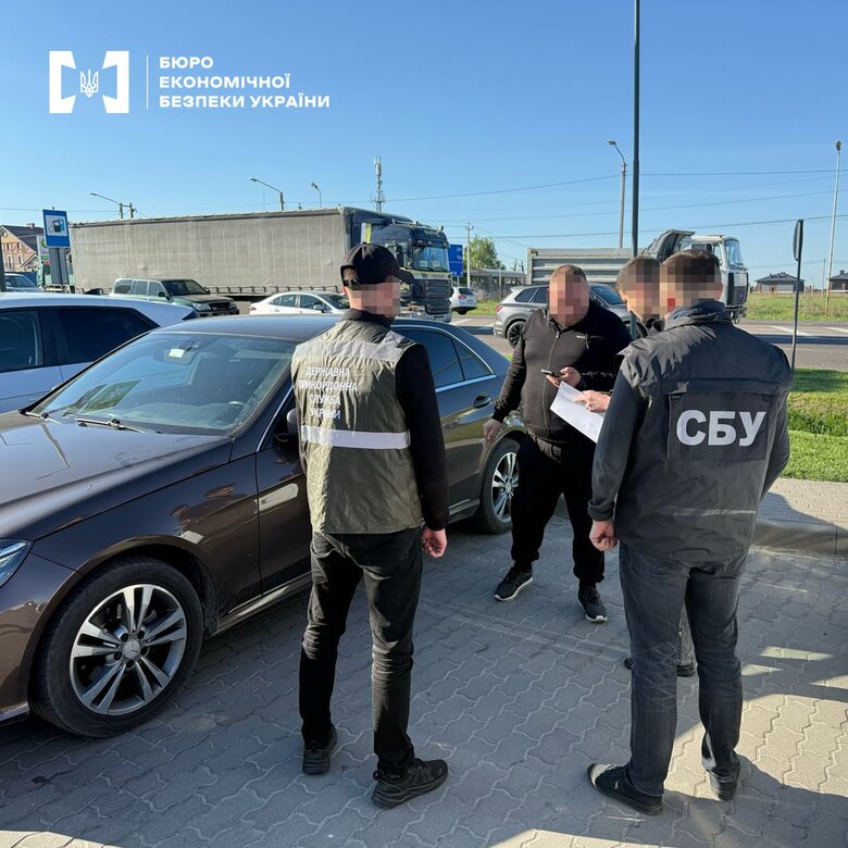 На Львівщині викрили масштабну схему ввезення авто під виглядом гуманітарки