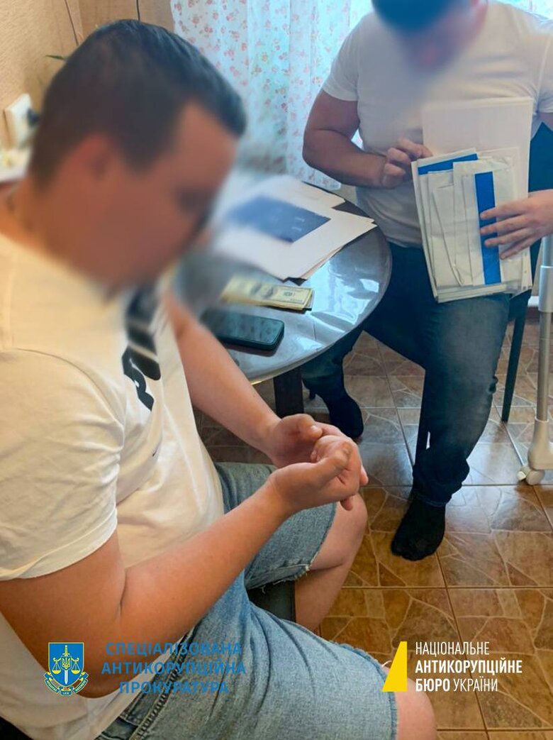 НАБУ і СБУ затримали на хабарі голову Олександрівського райсуду на Кіровоградщині 02