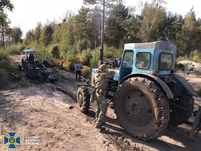 Незаконний видобуток бурштину блокували на території лісгоспу Рівненщини, - СБУ 02