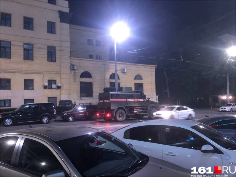 У російський Ростов введена бронетехніка. ЗМІ пишуть про введення в місті плану Фортеця через збройне повстання ПВК Вагнер 02