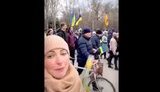 А шо ми тут вівці - ходити по колу?, - учасники проукраїнського мітингу в Мелітополі знехтували всіма попередженнями окупантів. ВIДЕО