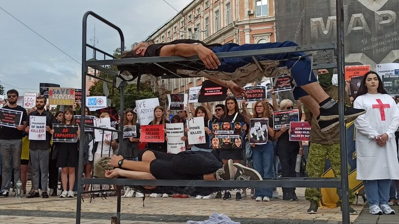 Акция Оленовка - новый Освенцим, организованная родственниками пленных защитников Азовстали, прошла в центре Киева 31
