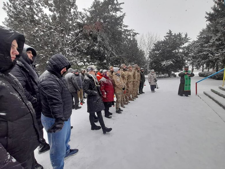 Меморіальну дошку воїну Азова Едуарду Шахову, вбитому російським снайпером на Донбасі, відкрили на Херсонщині 10