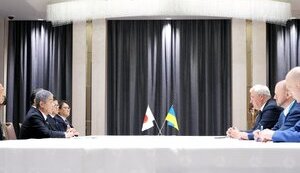 Японія підтримує зусилля Украъни щодо миру