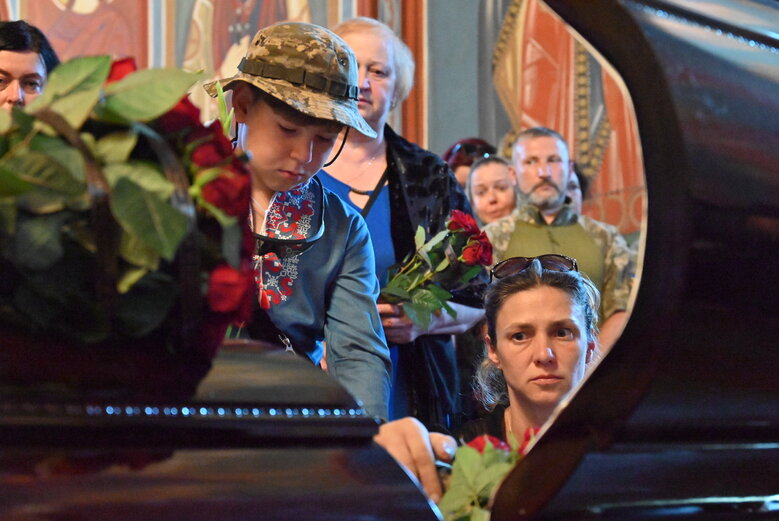 Із загиблим сержантом 68-ї ОЄБр Антоном Усовським попрощалися у Михайлівському Соборі 21