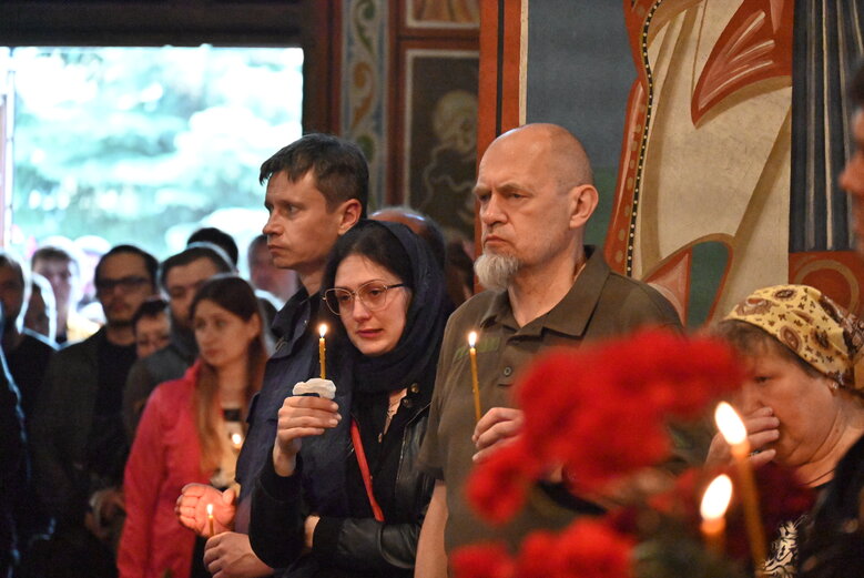Із бойовим медиком Євгеном Бешлягою, який загинув під Бахмутом під час здійснення евакуаційної місії, попрощалися у Києві 35