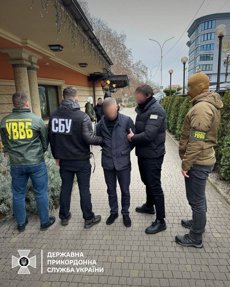 Прикордонник за 6 тисяч доларів допомагав військовозобов'язаним виїхати в Угорщину