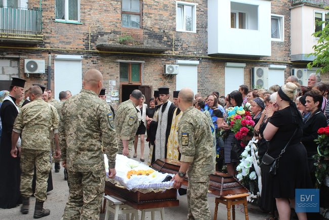 С бойцом 14-й ОМБр Олегом Пушкаруком, погибшим 9 мая на Луганщине, простились на Волыни 03