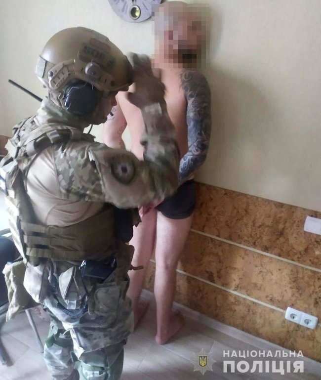 Более 40 обысков и 10 задержанных: полиция провела масштабную спецоперацию против наркоторговцев в Кривом Роге 02 Более 40 обысков и 10 задержанных: полиция провела масштабную спецоперацию против наркоторговцев в Кривом Роге 02