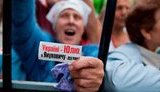 У Печерского суда: "Украине - Юлю, а Януковичу - дулю". ФОТОрепортаж