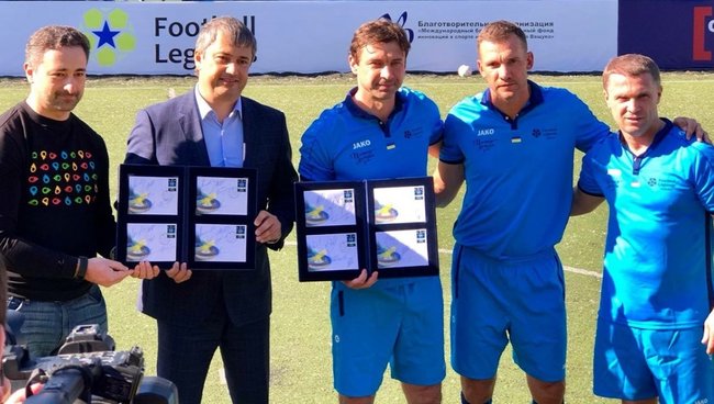 Поштову марку на честь фіналу Ліги чемпіонів УЄФА випустили в Україні 01