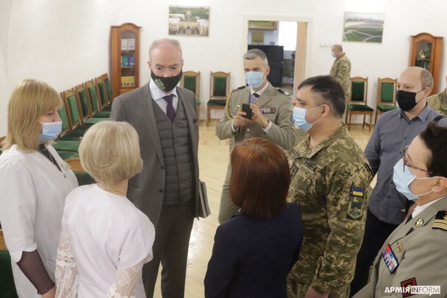 Франция передала Медсилам ВСУ три кислородных концентратора 03