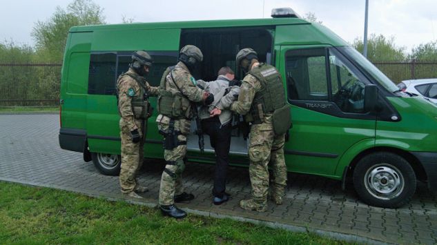 Польские пограничники задержали 25-летнего австрийца, подозреваемого в убийстве пленных на Донбассе 01