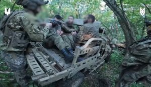 Three ruscists ceased resistance and surrendered after Special Operations Forces operators raided enemy position. VIDEO