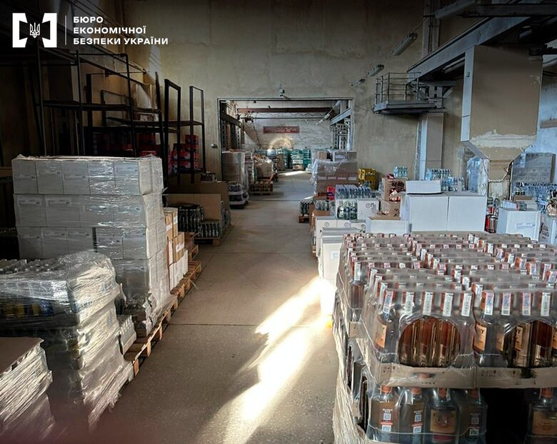 Допомогли магазинам ухилитися від податків на понад 700 мільйонів: БЕБ викрило компанії відомого конвертатора 02