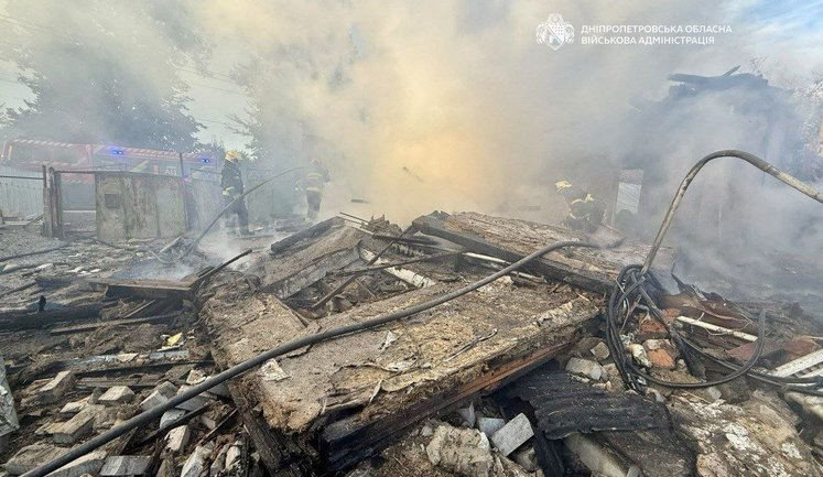 Россияне нанесли удар по Днепру: есть погибший и 5 раненых, один из них - в крайне тяжелом состоянии. ФОТОрепортаж