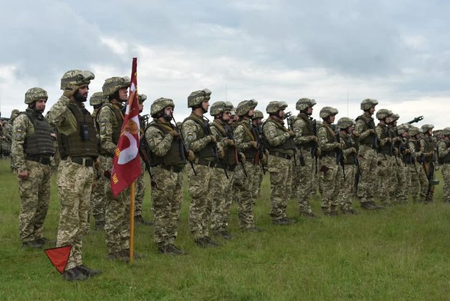 Ukrainian paratroopers join drills in Romania 01