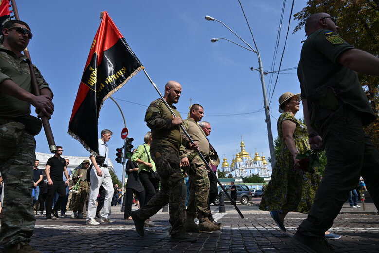 Із полковником, депутатом Київради від ЄС Сергієм Ільницьким (Сокіл), який загинув у бою проти рашистів у лавах піхоти 28 ОМБр, попрощалися в Києві 35