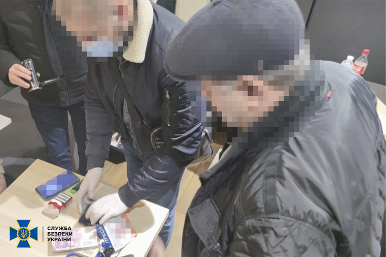СБУ затримала банду зловмисників, які прикидалися активістами-антикорупціонерами 02
