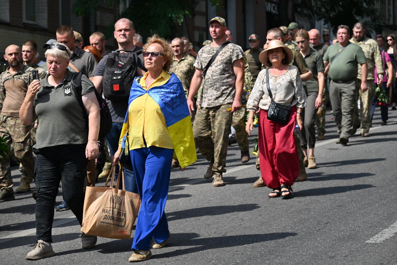 Із полковником, депутатом Київради від ЄС Сергієм Ільницьким (Сокіл), який загинув у бою проти рашистів у лавах піхоти 28 ОМБр, попрощалися в Києві 39