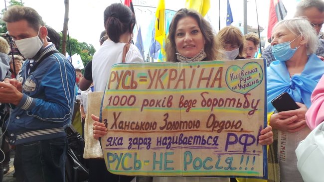 Досить терору: под Печерским судом Киева проходит акция в поддержку Порошенко 01