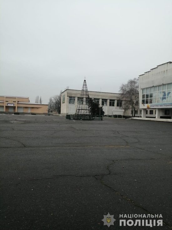Новогодняя елка сгорела на Херсонщине из-за замыкания в гирлянде 01
