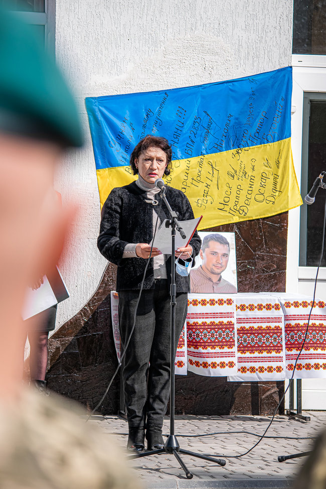 Меморіальну дошку загиблому в зоні ООС морпіху 36-ї ОБрМП Володимиру Бондарюку відкрили в Миколаївській області 10