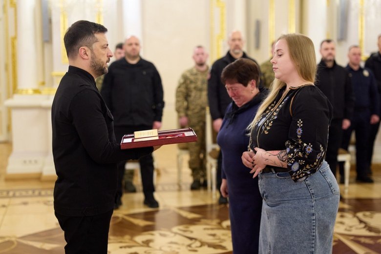 Вручення нагород Героям та їх рідним