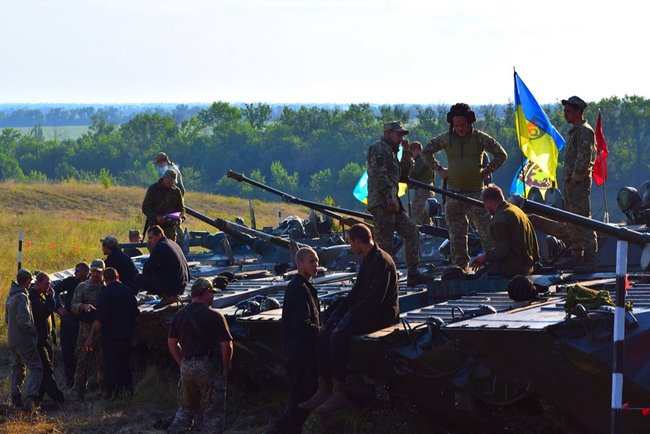 Экипажи БМП соревновались в Донецкой области 14