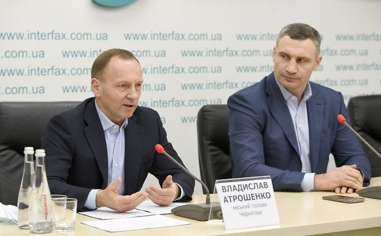 Обшуки у Києві нічого не дали. Тепер вони у Чернігові. Ми будемо захищати Атрошенка, - Кличко 02