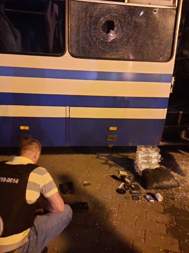 Фото с места освобождения заложников в Луцке 04
