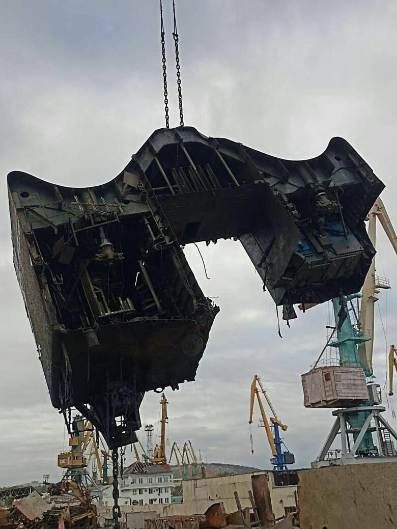 Росіяни підіймають з дна Чорного моря ВДК Новочеркаськ по частинам