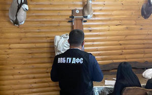 ГБР разоблачило чиновника Днепропетровской таможни, покрывавшего незаконный ввоз импортных автомобилей. ФОТОрепортаж