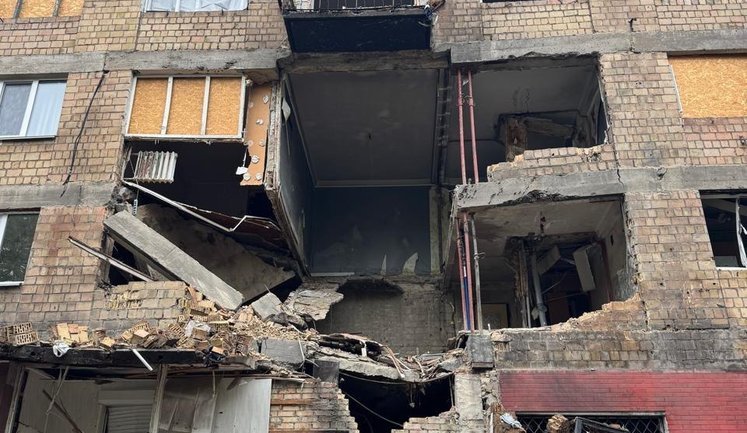 Обвалилися квартири багатоповерхівки у Києві, пошкодженої обстрілом ще в липні. ФОТОрепортаж