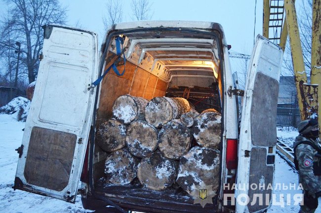 Поліція на Чернігівщині затримала групу чорних лісорубів 01