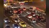 У Мінську міліція намагалася витягти з машини протестувальника - інша машина збила одного з міліціонерів, почалося переслідування. ВIДЕО