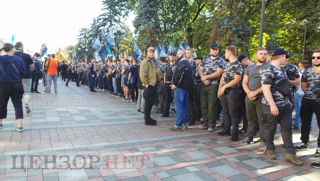 Президент обіцяв, - Нацкорпус пікетує Раду з вимогою спрощення процедури отримання громадянства учасниками АТО 12
