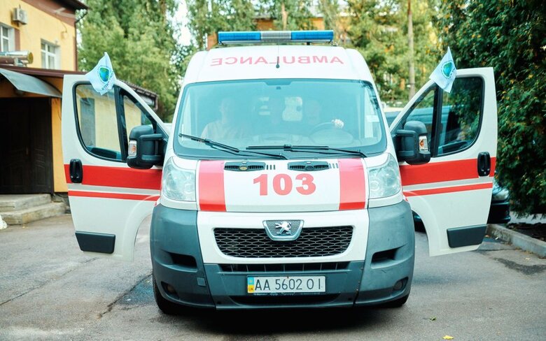 Благодійний фонд Велич Життя передав карету швидкої допомоги прифронтовій лікарні Донеччини 04