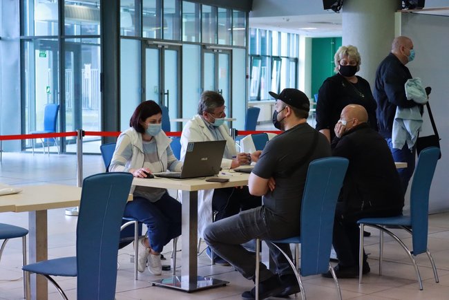 В центре массовой вакцинации во Львове прививку от коронавируса получили уже 170 человек, - глава ОГА Козицкий 04 В центре массовой вакцинации во Львове прививку от коронавируса получили уже 170 человек, - глава ОГА Козицкий 04