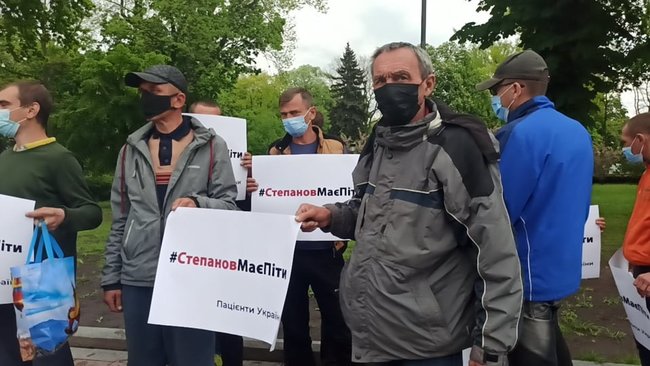 Активисты требовали под Радой отставки Степанова: Украина в Европе на первых местах по количеству COVID-смертей и на последних - по вакцинации 13