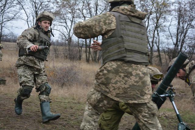 Николаевские десантники провели учения с боевой стрельбой 02